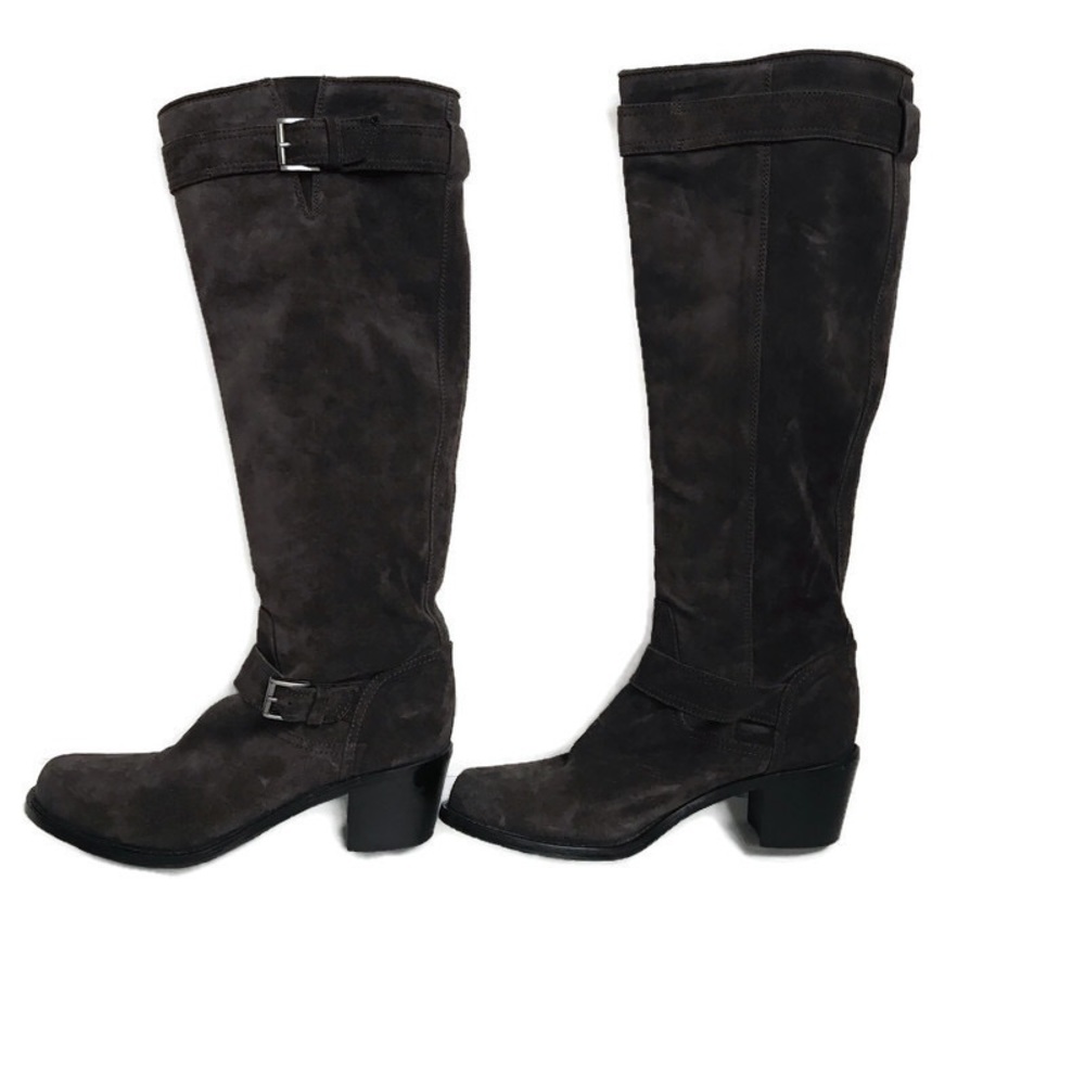 Attilio Giusti Leombruni Suede Knee high boots.